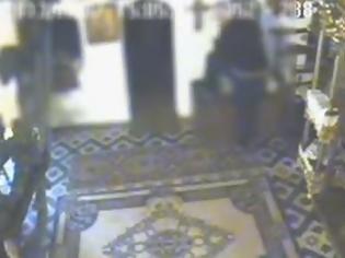 Φωτογραφία για Καρέ καρέ ιερόσυλος κλέβει το παγκάρι σε εκκλησία της Θεσπρωτίας [Video]