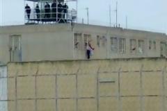 Πετούσε με ανεμόπτερο πάνω από τις φυλακές Τρικάλων