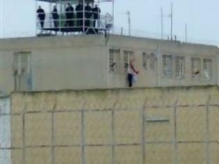 Φωτογραφία για Πετούσε με ανεμόπτερο πάνω από τις φυλακές Τρικάλων