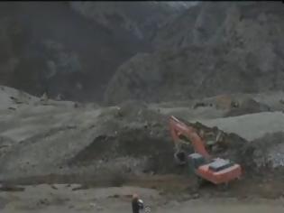 Φωτογραφία για Θιβέτ: Παραμένουν παγιδευμένοι οι 83 εργαζόμενοι στο χρυσωρυχείο