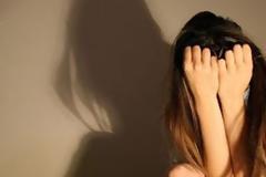 Βίαζε την υπάλληλό του και «ανέβαζε» το βίντεο στο Διαδίκτυο
