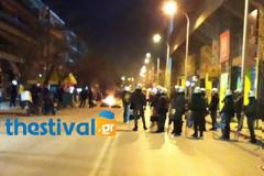 ΤΩΡΑ: Έκρυθμη η κατάσταση έξω από το 