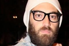 Tι συνέβη στον Κώστα Φραγκολιά και κυκλοφορεί έτσι;
