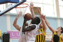 Πέταξε «λευκή πετσέτα»... (79-67)