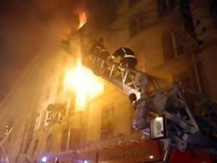 Φωτογραφία για Γαλλία: 3 νεκροί και 15 τραυματίες από φωτιά σε κτίριο στο Παρίσι