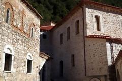 Τα μοναστήρια προσφέρουν καταφύγιο σε άστεγους