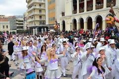Πάτρα: Ήρθε να καλύψει το Kαρναβάλι, κατέληξε στο Νοσοκομείο και παραλίγο να καταλήξει και... άστεγος