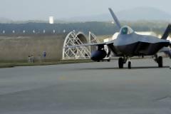 Η αμερικανική Αεροπορία ανέπτυξε αιφνιδιαστικά stealth F-22Α Raptor στη Νότια Κορέα!