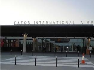 Φωτογραφία για Τσάκωσαν αλλοδαπό στο αεροδρόμιο Πάφου με πλαστά ταξιδιωτικά έγγραφα