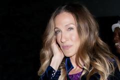 Τα τσαντάκια-χιαστί της Sarah Jessica Parker