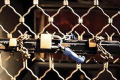 Πήρε τις προκαταβολές και έγινε καπνός