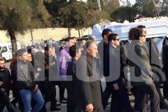 Oδύνη στην κηδεία της 25χρονης Κατερίνας που έπεσε νεκρή από τα πυρά του δραπέτη