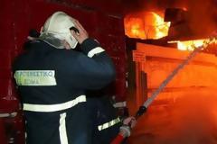 Τέθηκε υπό έλεγχο η πυρκαγιά στο εργοστάσιο επίπλων στο Ρέντη