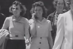 Γυναίκα εμφανίζεται με κινητό στο χέρι σε βίντεο του 1938! [Video]