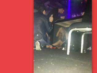 Φωτογραφία για Πασίγνωστη ηθοποιός τύφλα στο μεθύσι χώθηκε κάτω από το τραπέζι σε club! (φωτό)