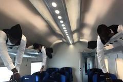 Όταν νυστάζεις στο τρένο τη πέφτεις όπου βρείς