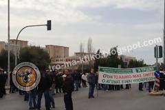 ΣΥΜΒΑΙΝΕΙ ΤΩΡΑ: Κλειστή η Μεσογείων από εργάτες των ναυπηγείων Σκαραμαγκά