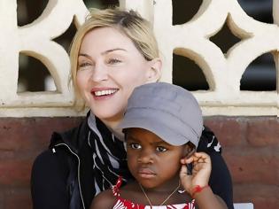 Φωτογραφία για Η μεγάλη ΕΠΙΣΤΡΟΦΗ: Στο Μαλάουι η Madonna με τα δύο υιοθετημένα παιδιά της