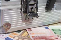 Στα 8,8 δισ. ευρώ τα «φέσια» του κράτους προς ιδιώτες τον Φεβρουάριο