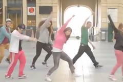 Τι να μας πει το Harlem Shake... Εμείς έχουμε το Misirlou Shake [video]