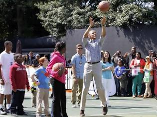 Φωτογραφία για Ντεφορμαρισμένος ο Ομπάμα στο μπάσκετ με 2 στα 22 σουτ! [Video]