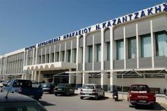 Πρωί πρωί στο μεροκάματο ο Γερμανός ανθύπατος στο αεροδρόμιο