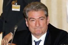Σε ανασχηματισμό προχώρησε ο Σαλί Μπερίσα