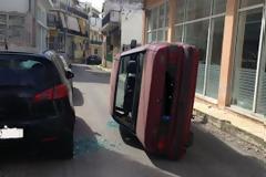 Τούμπαρε Ι.Χ. στην Παύλου Μελά