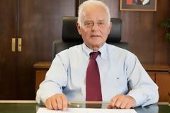 Δεν είναι στραβός ο γιαλός, Υπουργέ μου…