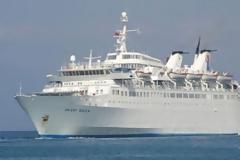 ‘Εδεσε στο λιμάνι το «Orient Queen»