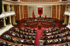 Έδιωξε τον έναν Έλληνα υπουργό του ο Μπερίσα, κράτησε τον άλλον!