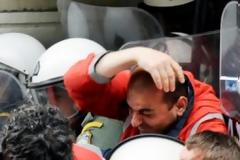 Επεισόδια και δακρυγόνα στο υπουργείο υγείας!