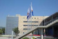 Ο Μπουτάρης ύψωσε αλβανική σημαία στο δημαρχείο της Θεσσαλονίκης!