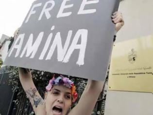 Φωτογραφία για Γυμνόστηθες φεμινίστριες διαδήλωσαν στη Βραζιλία