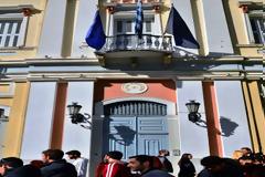 Πάτρα: Για τρίτη συνεχόμενη μέρα βρίσκεται υπό κατάληψη το Δημαρχείο από φοιτητές του ΤΕΙ