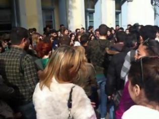 Φωτογραφία για Πάτρα: Νέα κατάληψη στο Δημαρχείο από φοιτητές του ATEI