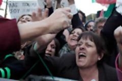 Financial Times: Γιατί η οικονομική κρίση δεν ευνοεί τελικά την Αριστερά...???