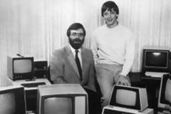 Bill Gates και Paul Allen φωτογραφίζονται όπως πριν 32 χρόνια