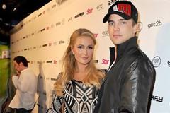 Παντού με τον καλό της η Paris Hilton