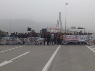 Φωτογραφία για Πάτρα-Τώρα: Κινητοποιήση των φοιτητών στη Γέφυρα Ρίου-Αντιρρίου - Άνοιξαν τα διόδια