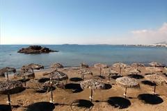 Στους δήμους παραχωρείται η χρήση του αιγιαλού ως τα τέλη του 2013