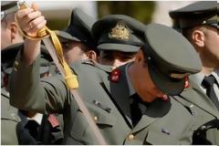 «ΑΙΜΟΡΡΑΓΕΙ» ΤΟ ΣΤΡΑΤΕΥΜΑ