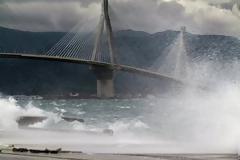 Mερικός αποκλεισμός της γέφυρας Ρίου - Αντιρρίου λόγω θυελλωδών ανέμων
