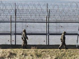 Φωτογραφία για Ενισχύουν τους φράχτες συνόρων με τη Ν.Κορέα στρατιώτες