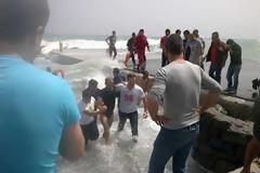 Συγκλονιστικό βίντεο από την τραγωδία στην Ιεράπετρα - Καρέ καρέ η διάσωση