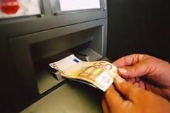 Από σήμερα το επίδομα ανεργίας σε ελεύθερους επαγγελματίες