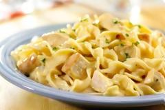 Υπέροχο λεμονάτο κοτόπουλο με noodles