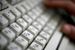 Τηλεφωνήματα, e-mail και χρήση του Διαδικτύου θα μπορεί να ελέγχει η βρετανική κυβέρνηση