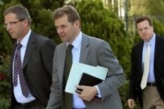 Η τρόικα των πιστωτών πιέζει για άμεσες απολύσεις στο Δημόσιο