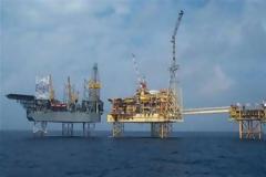 Μεγάλη η διαρροή πετρελαίου της Total στη θάλασσα